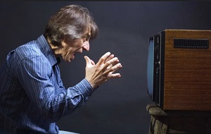 What powers does Mojtaba Khamenei have as Supreme Leader?